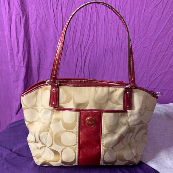 Coach Handbags - ❤️ Coach authentic purse
